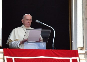 Pope at Angelus: look at life starting from the heart