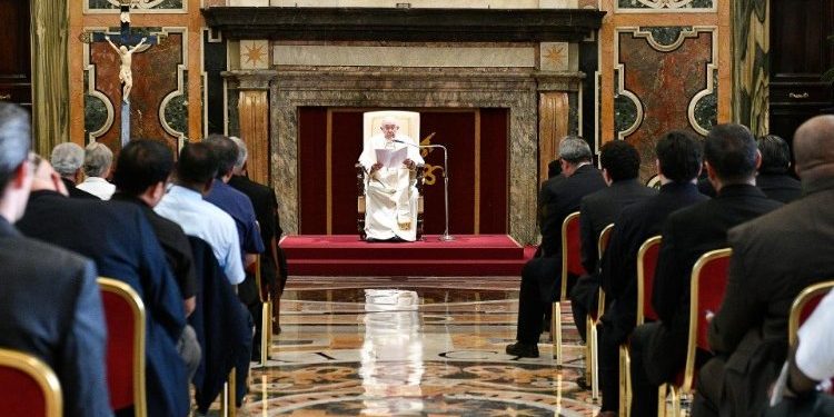 Pope to Claretians: Go forth to be close to the people