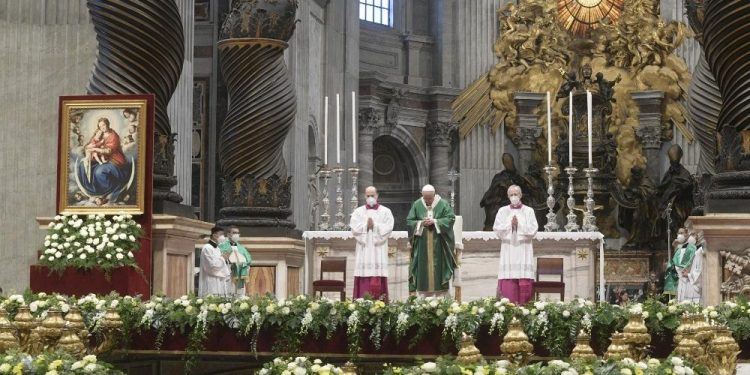 Pope: Celebrating Synod means walking together on the same road