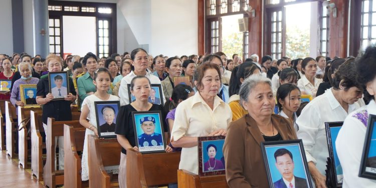 Pray for the deceased in Parish Mission Week